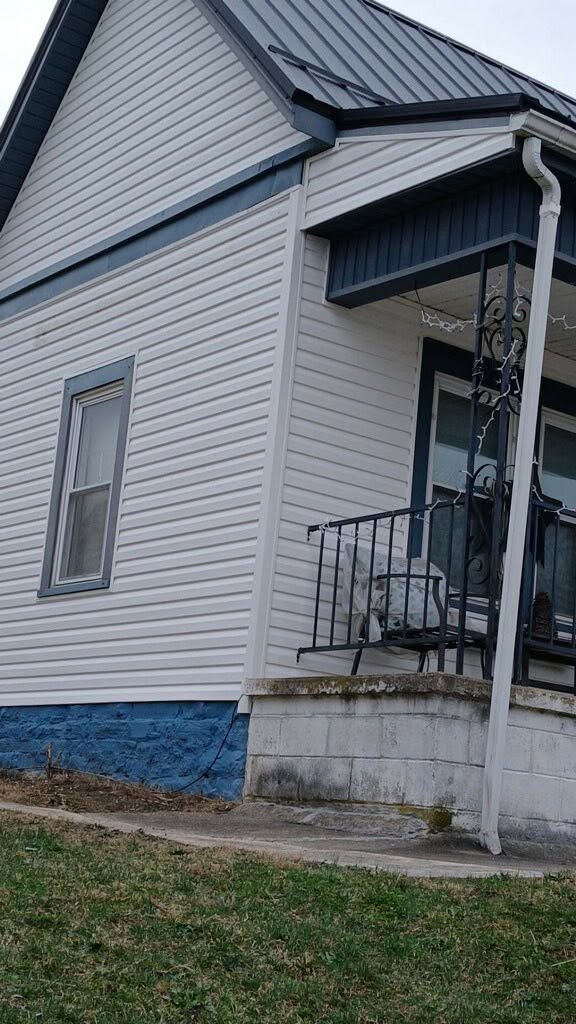 Siding and window trim detail